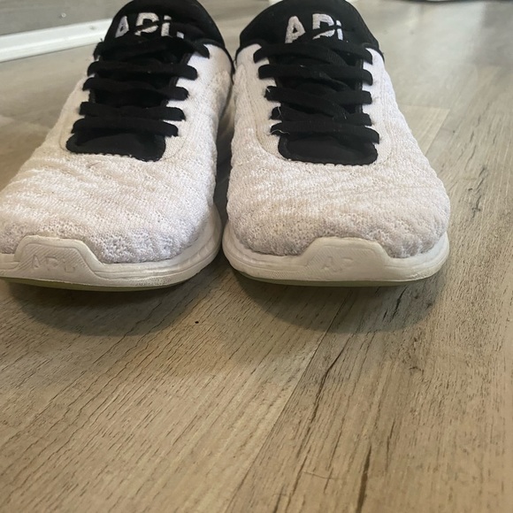 APL | Techloom Phantom running shoes | White w Black laces | size 5.5 - Picture 4 of 13